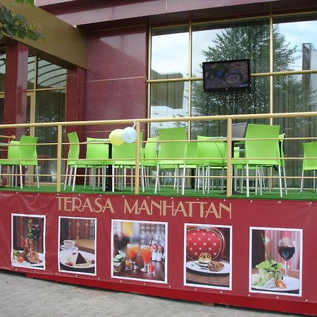 Manhattan Hotel & Restaurant Kişinev Dış mekan fotoğraf