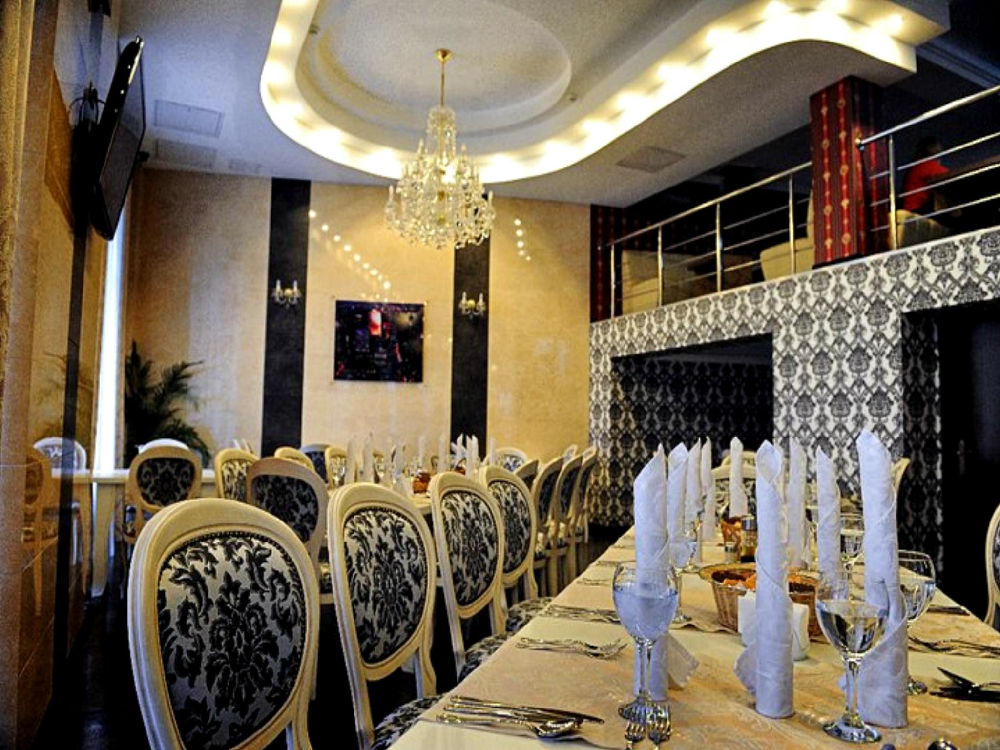 Manhattan Hotel & Restaurant Kişinev Dış mekan fotoğraf