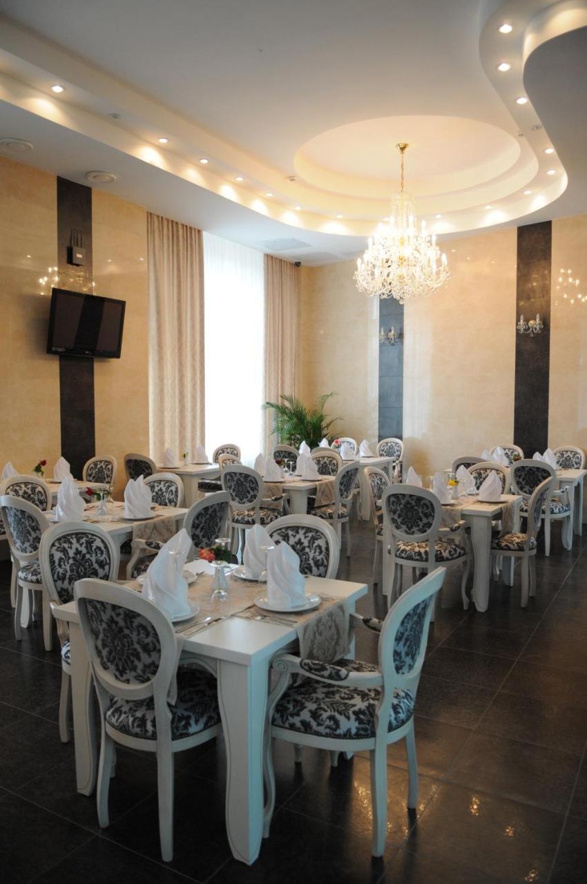 Manhattan Hotel & Restaurant Kişinev Dış mekan fotoğraf