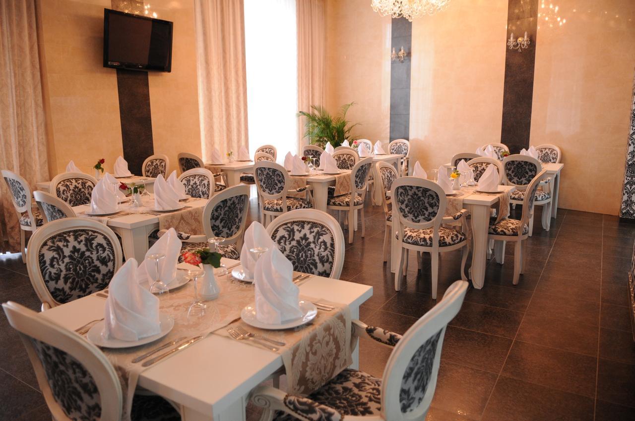 Manhattan Hotel & Restaurant Kişinev Dış mekan fotoğraf