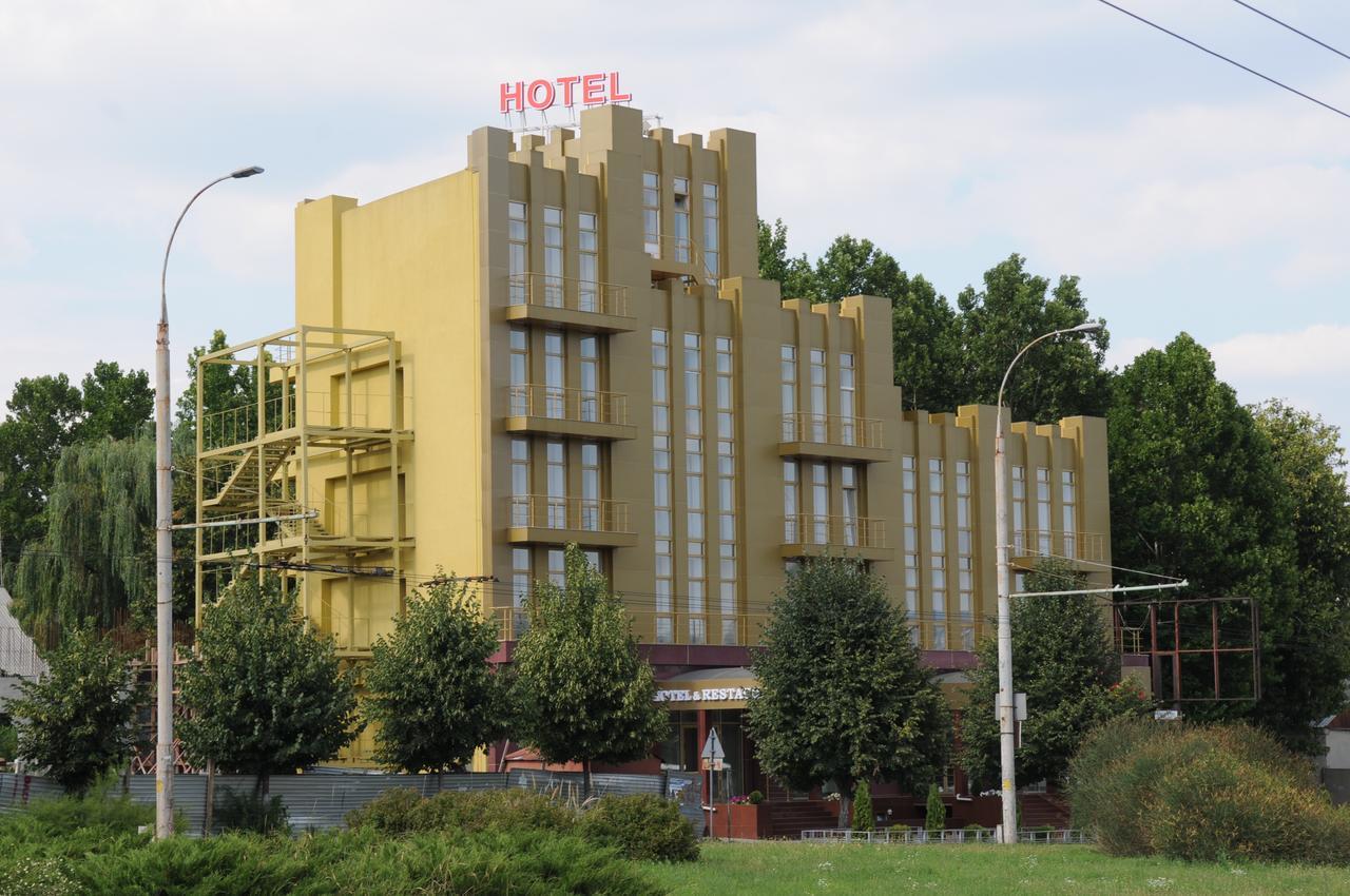 Manhattan Hotel & Restaurant Kişinev Dış mekan fotoğraf